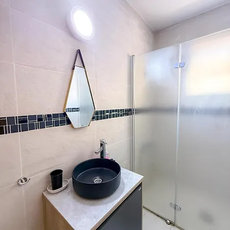 Emerald Sea Retreat 2 Min From Mackenzie And Airport * Scala