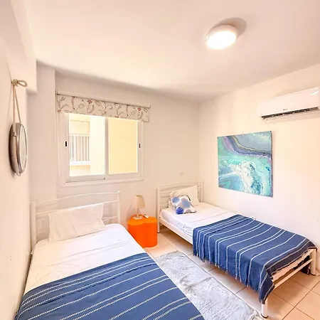 Emerald Sea Retreat 2 Min From Mackenzie And Airport Διαμέρισμα
